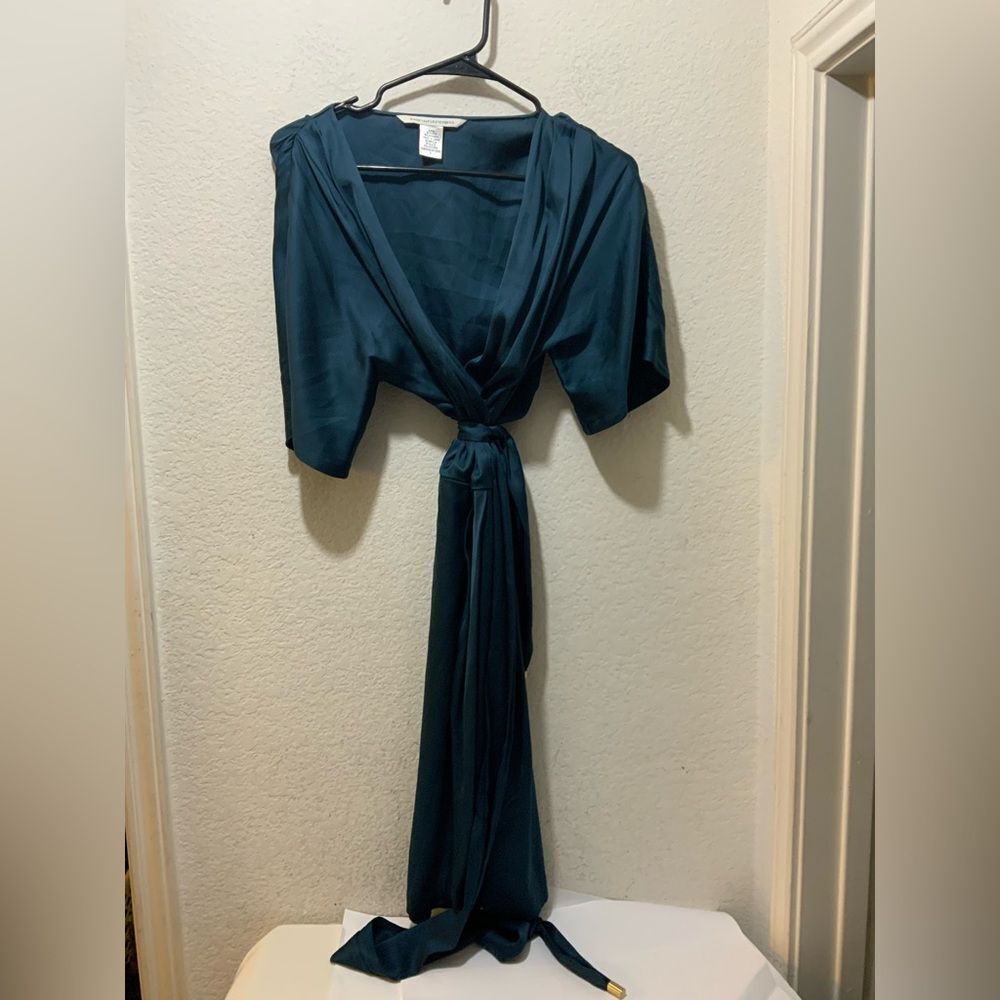 Diane von Furstenberg | Silk blend Green Short Sleeve  Wrap Dress, Size 8 G2